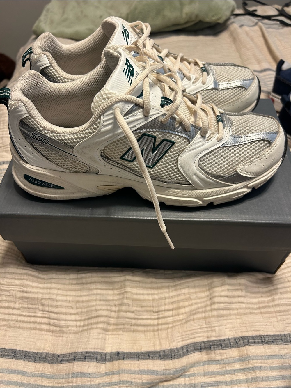 New Balance White Cream Sneakers with Green Logo Accents